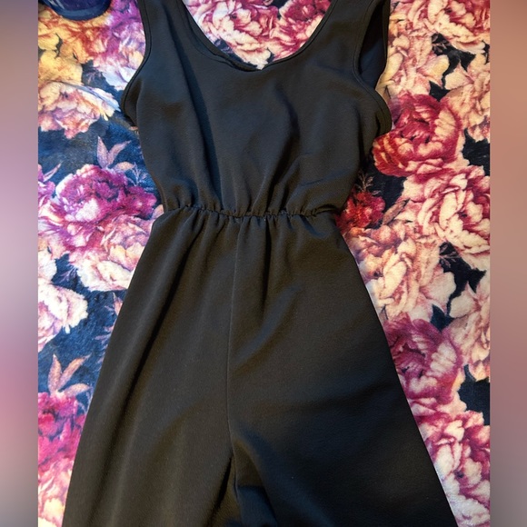 Black jumpsuit with a bow🖤 - Picture 4 of 4